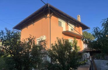 Kuće na prodaju: 160 kv. m, 3 sobe — 6