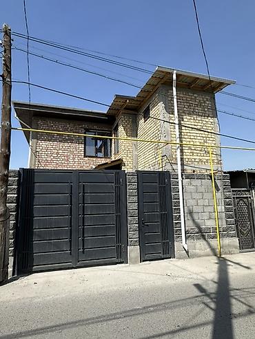 Продажа коттеджей и домов: Срочно срочно 🔥🔥🔥 Продаю дом г. Бишкек. Район верхний Токольдош, ул — 1