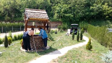 Usluge u domaćinstvu: Crpljenje vode iz bazena rezervoara poplavljenih podrucja . Pokrivamo — 7