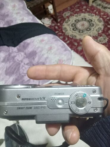 Fotokameralar: Sony Cyber-shot DSC-P10 rəqəmsal fotoaparat Xüsusiyyətlər: - Model — 8