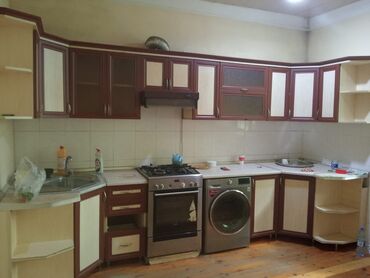 Mətbəx mebeli satılır 250₼⁵⁰. Əla vəziyyətdədir. Ölçü 3.5/4. Üzərində
