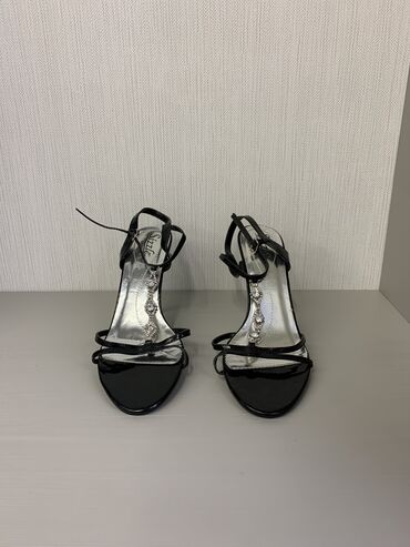 женские туфли на шпильке: Туфли 37, цвет - Черный