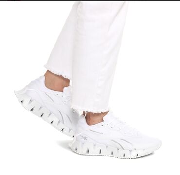 женские белые кроссовки: Продам новые кроссовки reebok, оригинал, размер 37,5 возможно подойдут