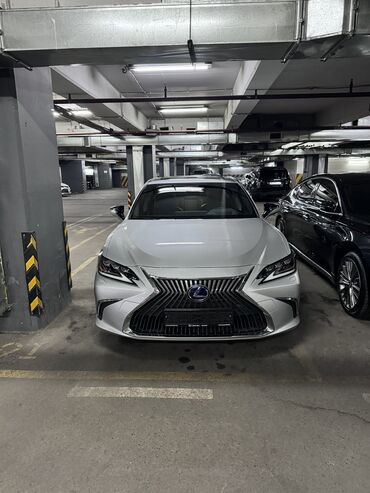 Lexus: Lexus ES: 2019 г., 2.5 л, Гибрид, Седан