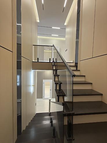 Продажа таунхаусов: 5 комнат, 214 м², Кара-Жыгач ж/м Газ, Электричество, Холодная вода — 12