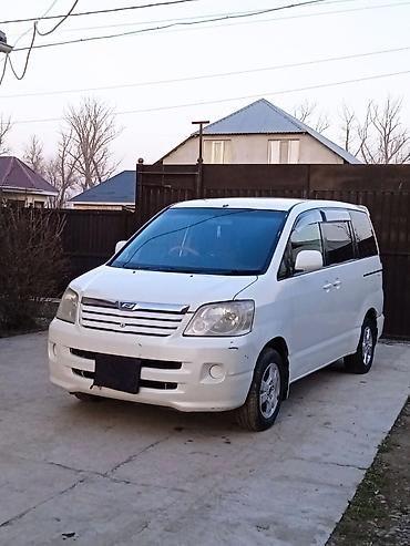 Toyota: Toyota Noah: 2003 г., 2 л, Автомат, Бензин — 1