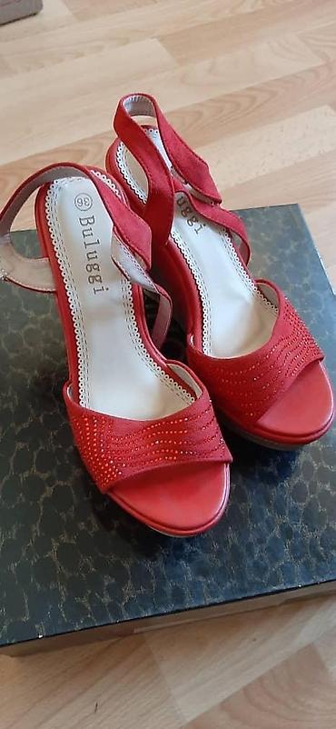 Другая женская обувь: Продаю женскую обувь! Новая и б/у Чтобы приобрести можно связаться по — 14