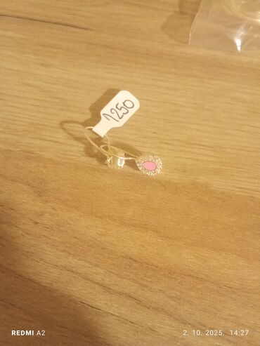 Prstenje: Srebrne minđuše sa kukicom i privjeskom u obliku suze. Centralni deo na lalafo.rs — 1 Prstenje: Srebrne minđuše sa kukicom i privjeskom u obliku suze. Centralni deo — 1