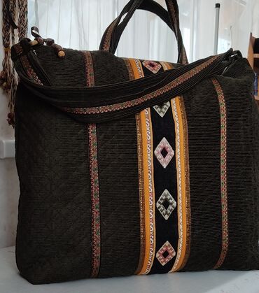 стильное черное пальто в Кыргызстан | ПАЛЬТО: Продаю сумки ручной работы, эксклюзивные, стильные, из натуральных
