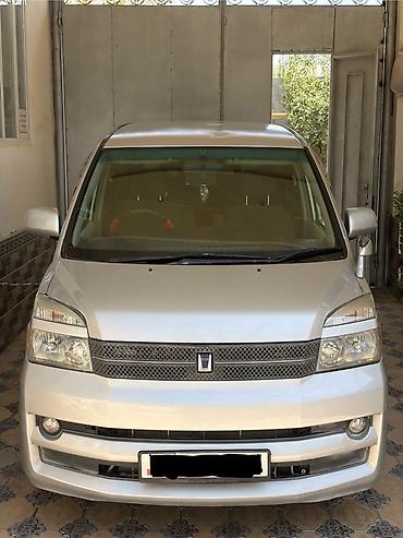 Toyota Voxy: 2005 г., Автомат, Бензин, Минивэн