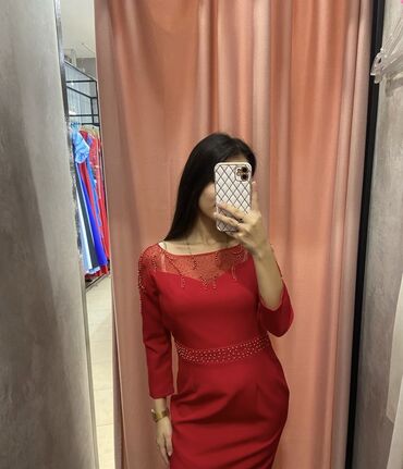 красное платье: Вечернее платье, С рукавами, Стразы