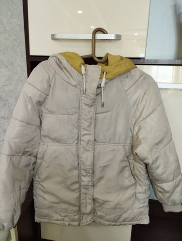 Демисезонные куртки: Продаю 1)осенне-весеннюю подросковую куртку 40-42размер.Синего — 12