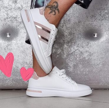 Women's Sneakers and athletic shoes: 41 na lalafo.rs — 16 Women's Sneakers and athletic shoes: 41 — 16