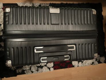 Çamadanlar: 2 defe istifade olunmus camadandir. Boyukdur ve cibleri coxdu sekilde — 6