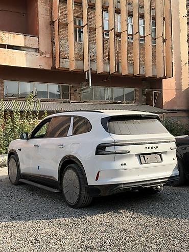byd dolphin 2023: Zeekr 8X: 2 л | 2026 г. Кроссовер — 5