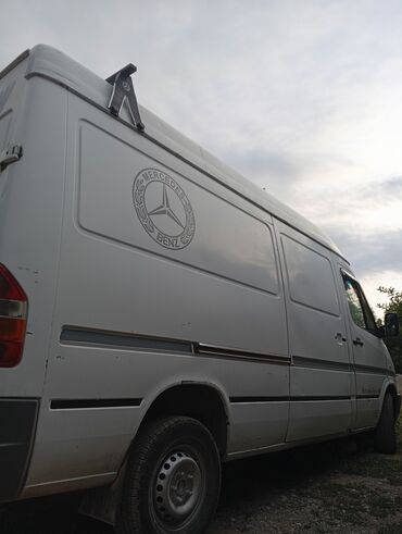 спринтер холодильник рекс: Грузовой фургон Mercedes-Benz белого цвета. Большой и вместительный