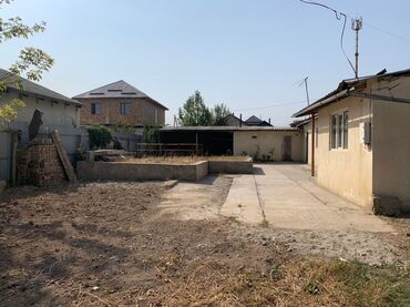 сотка бишкек в Кыргызстан | Үйлөрдү сатуу: 45 кв. м, 2 бөлмө, Эски ремонт Эмерексиз