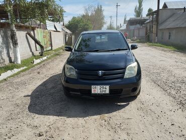 Toyota: Toyota ist: 2003 г., 1.3 л, Автомат, Бензин, Седан