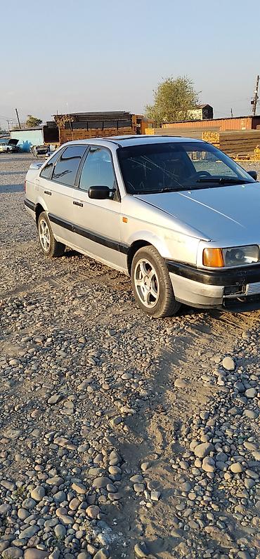 atego 818: Volkswagen Passat: 1988 г., Механика, Бензин, Седан — 2