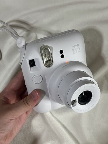 цифровой фотоаппарат новый: Instax mini 12