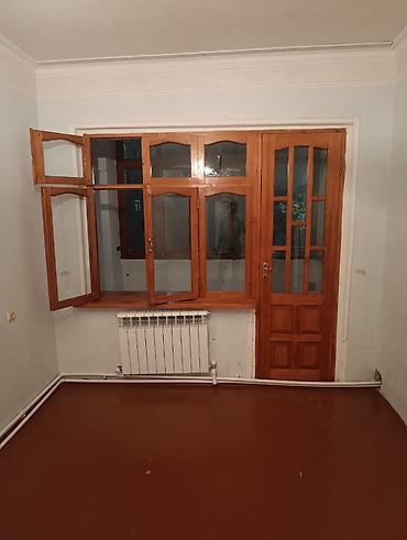 2 ci əl yolka: İşlənmiş ev qapı və pəncərələri satılır. Taxta qapılardır. İstəyən — 1