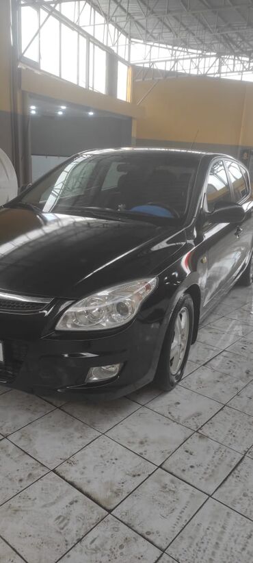 əzik maşınlar: Hyundai i30: 1.6 l | 2008 il Hetçbek