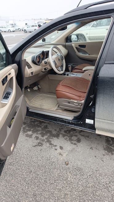 Nissan: Matoru vurub yigdirmaq lazim di Xüsusiyyətlər: - Kuzov: qara rəngli — 2