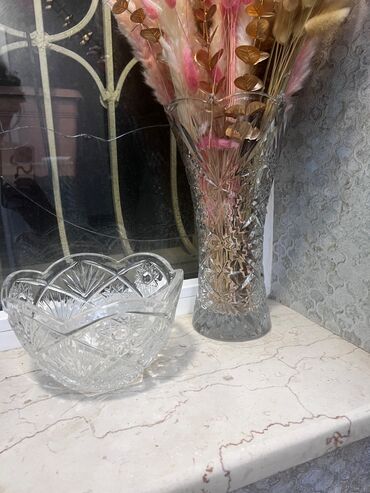 Дом и сад: İkisi birlikdə 50₼
Təmiz xrustaldı.
Ayrılıqdameyvə qabı 20₼,güldan 30₼
