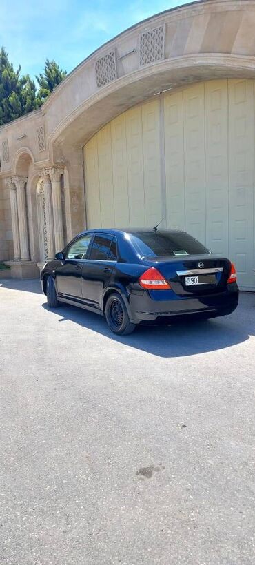 Nissan: Salam. Masin tecili satilir her gun surulen masindi mator karopqa hec