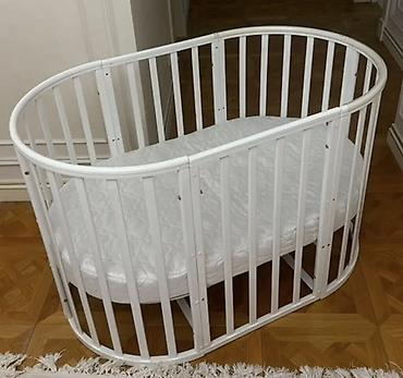 bed: Овальная детская кроватка-трансформер, белая. Есть два матраса — 2