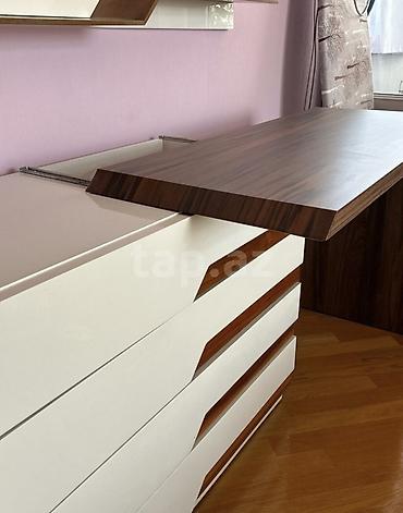lepe: Mebel dəsti – 600 alınıb.komod 2-ci əldi, iş/üz masası və divardan — 7