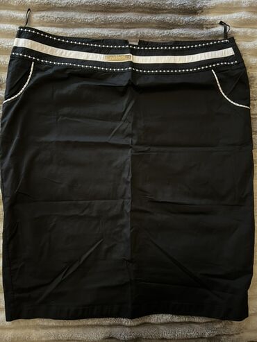 Ətəklər: Qara ətək dəsti - 2 ədəd ətək: biri klassik düz kəsimli qara ətək — 1