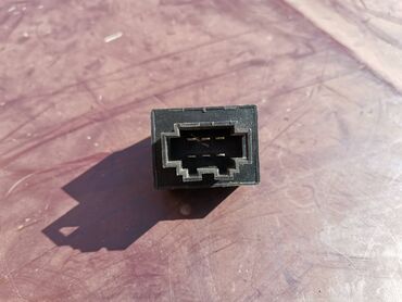 Auto delovi: Relej maglenki Lada 21213,21214 Niva, Lada 112 novi tip. Polovnano — 10