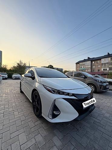 фонары: Toyota Prius: 2018 г., Гибрид, Хэтчбэк — 4