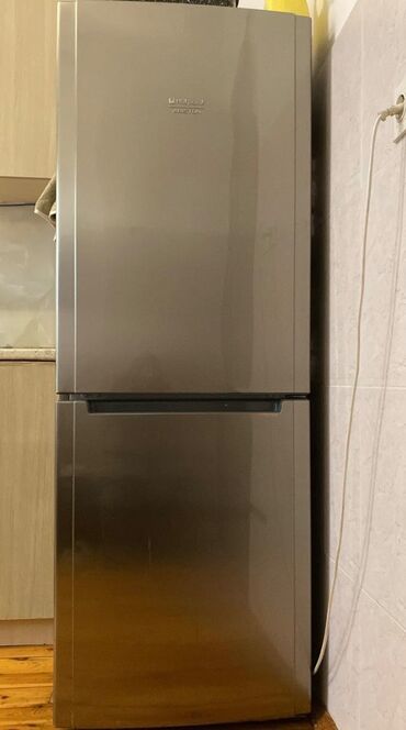 məişət soyuducu: Soyuducu Hotpoint Ariston. Chox yaxshi ishleyir, sadece olaraq