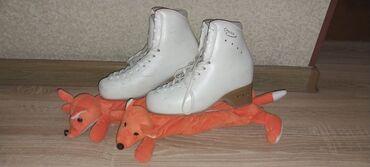 обучение катанию на коньках: Профессиональные коньки для фигурного катания. Ботинок: EDEA сделан