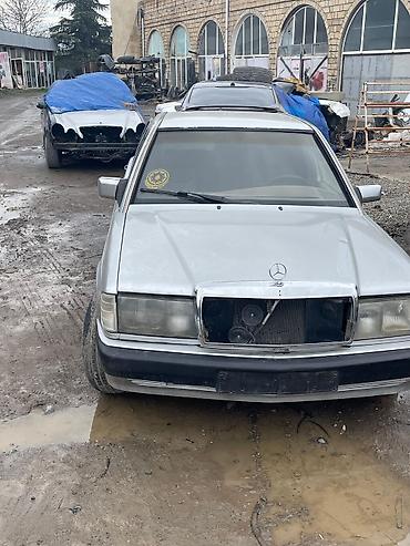 mercedes 208 d: Mercedes-Benz 190 sokulur mator karobka ela veziyyetdedir.2 matordur — 2