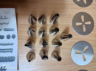 Кондитерский инвентарь: Набор для выпечки и декора: вырубки, штампы, форма Состав: - — 13