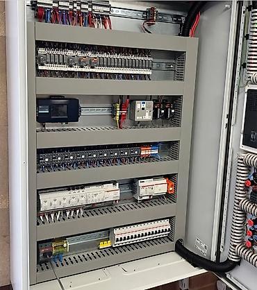 yumurta sekilleri: Elektrik paneli, müxtəlif elektrik dövrələrini idarə etmək və qorumaq — 5