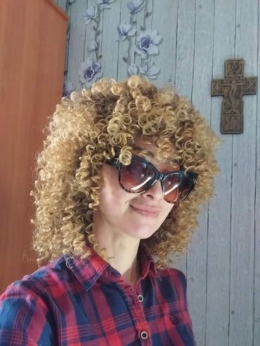 Perike i klipse: Lace Front perika

Cena:3700din — 9