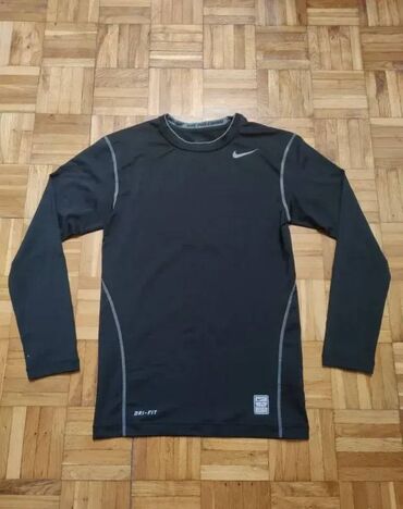 nike majica: Men's T-shirt Nike, M (EU 38), bоја - Crna