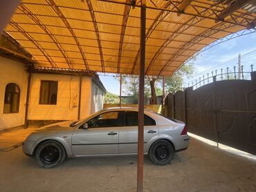 купить маленькую машину недорого: Ford Mondeo, седан, серебристый цвет кузова. Кузов с четырьмя дверями