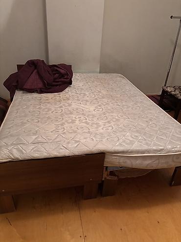 divan carpayi: 2 kravat 1-ri yaxsidir 2 -cisi biraz sinigdi .Matras ustunde verilir — 3