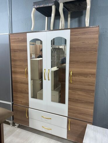 Dolablar: Açılan, 3 qapılı Düz dolab, Şifonyer — 3