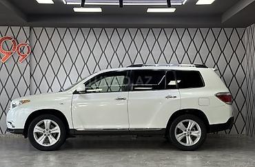 qapı paneli: Toyota Highlander – ağ rəngli, 7 yerlik geniş krossover/SUV. Əsas — 4