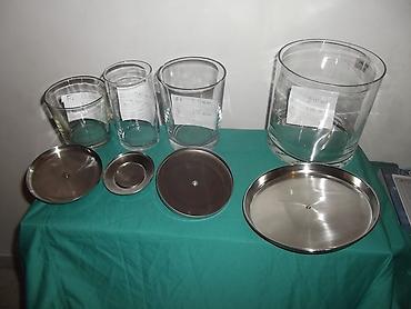 Ostali medicinski proizvodi: Posude za vatu gazice blaznice tupfere . Kao sa slika . polovno — 8