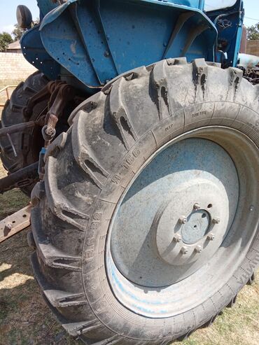 Traktorlar: Mavi rəngli T28. Qabaq təkərlər orta vəziyyətdə arxa təkərlər isə -da lalafo.az — 5 Traktorlar: Mavi rəngli T28. Qabaq təkərlər orta vəziyyətdə arxa təkərlər isə — 5