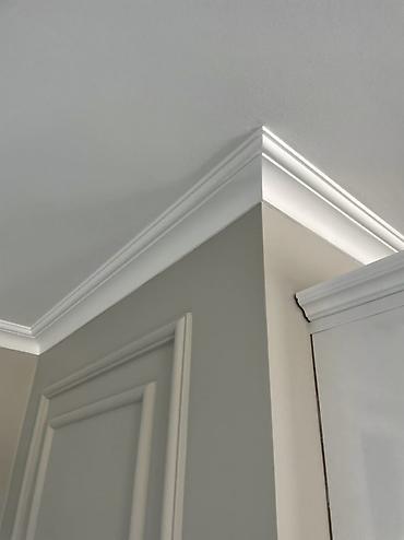 Напольные работы: Профессиональный монтаж плинтусов Услуги: - Установка потолочных и — 11