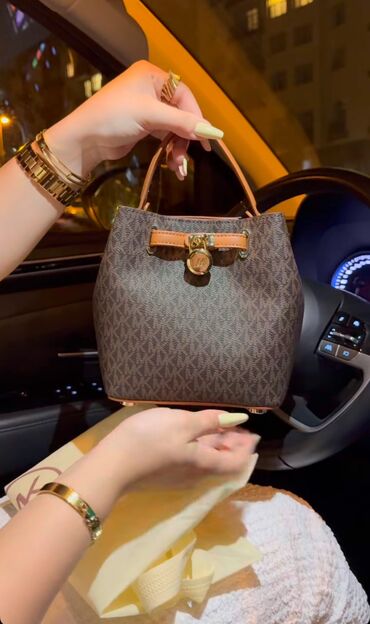 Toy aksesuarları: MK debli canta 85 azn.Yeni