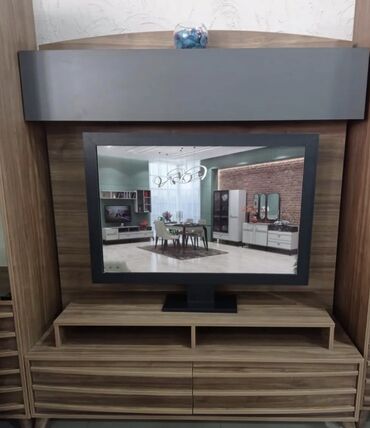 mebel tv pastavka: İşlənmiş, Düz TV altlığı